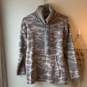 EUC Tahari Gray and Tan Camo Knit Cowl Turtleneck Sweater XS